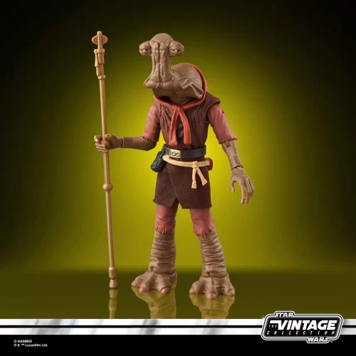 Hasbro Star Wars The Vintage Collection Momaw Nadon standing with staff in hand.