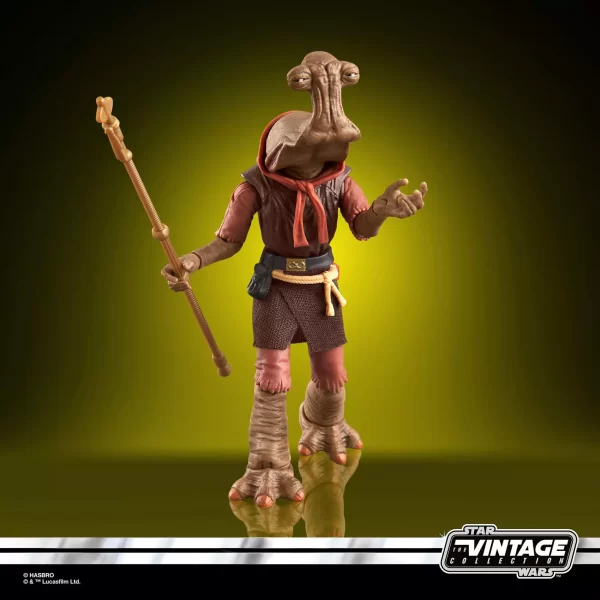 Hasbro Star Wars The Vintage Collection Momaw Nadon walking with staff.