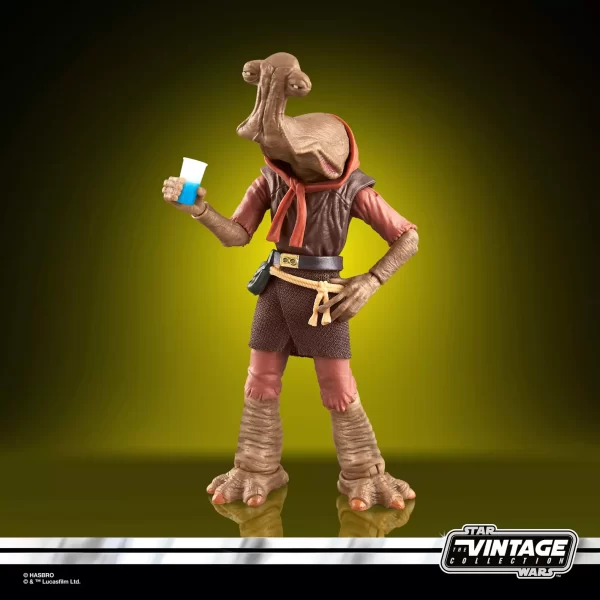 Hasbro Star Wars The Vintage Collection Momaw Nadon deluxe with cup in hand.