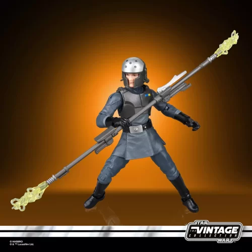 Hasbro Star Wars The Vintage Collection Alexsandr Kallus with one handed grip on electro staff.
