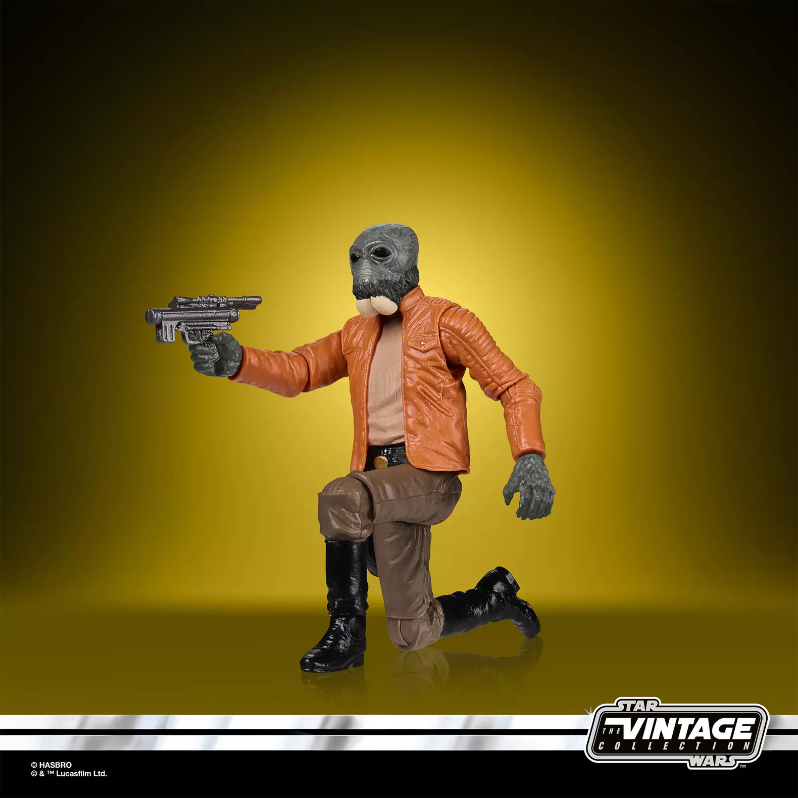 Hasbro Star Wars The Vintage Collection Ponda Baba kneeling while aiming blaster.