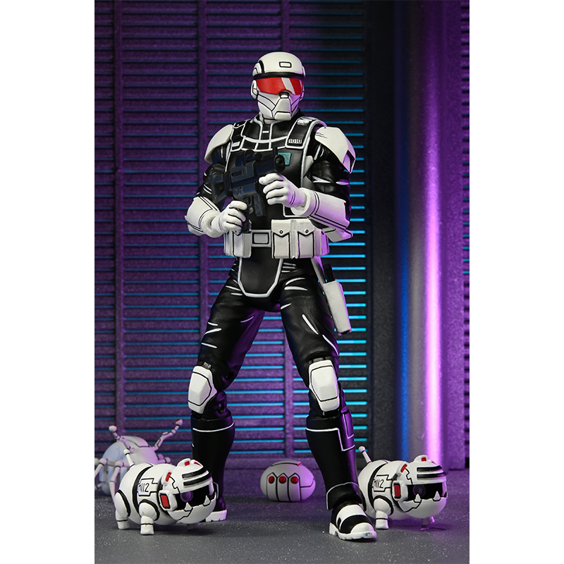 NECA TMNT Last Ronin Synja Commando in hip fire pose.